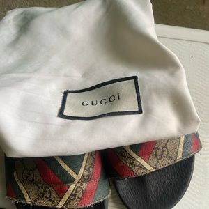 Used Gucci Slides 1000000% authentic small tear on bottoms & slightly creased